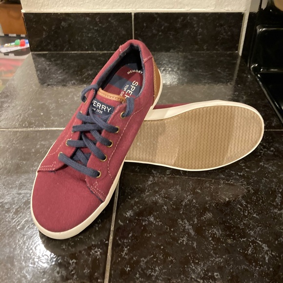 Sperry Big Kids LTT in Maroon, Size 2 NWOB - Picture 1 of 10